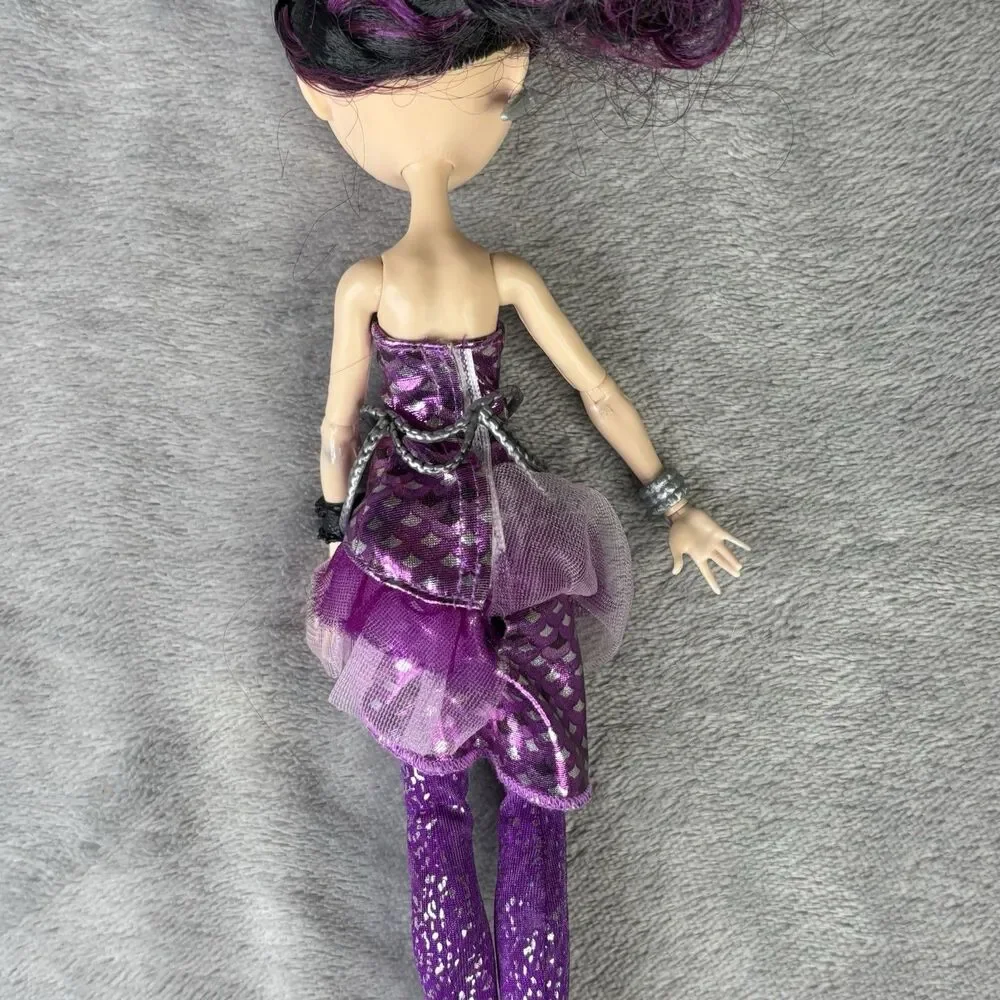 Ever After High Raven Queen Doll Legacy‎ Day Daughter Evil Queen Silver chain